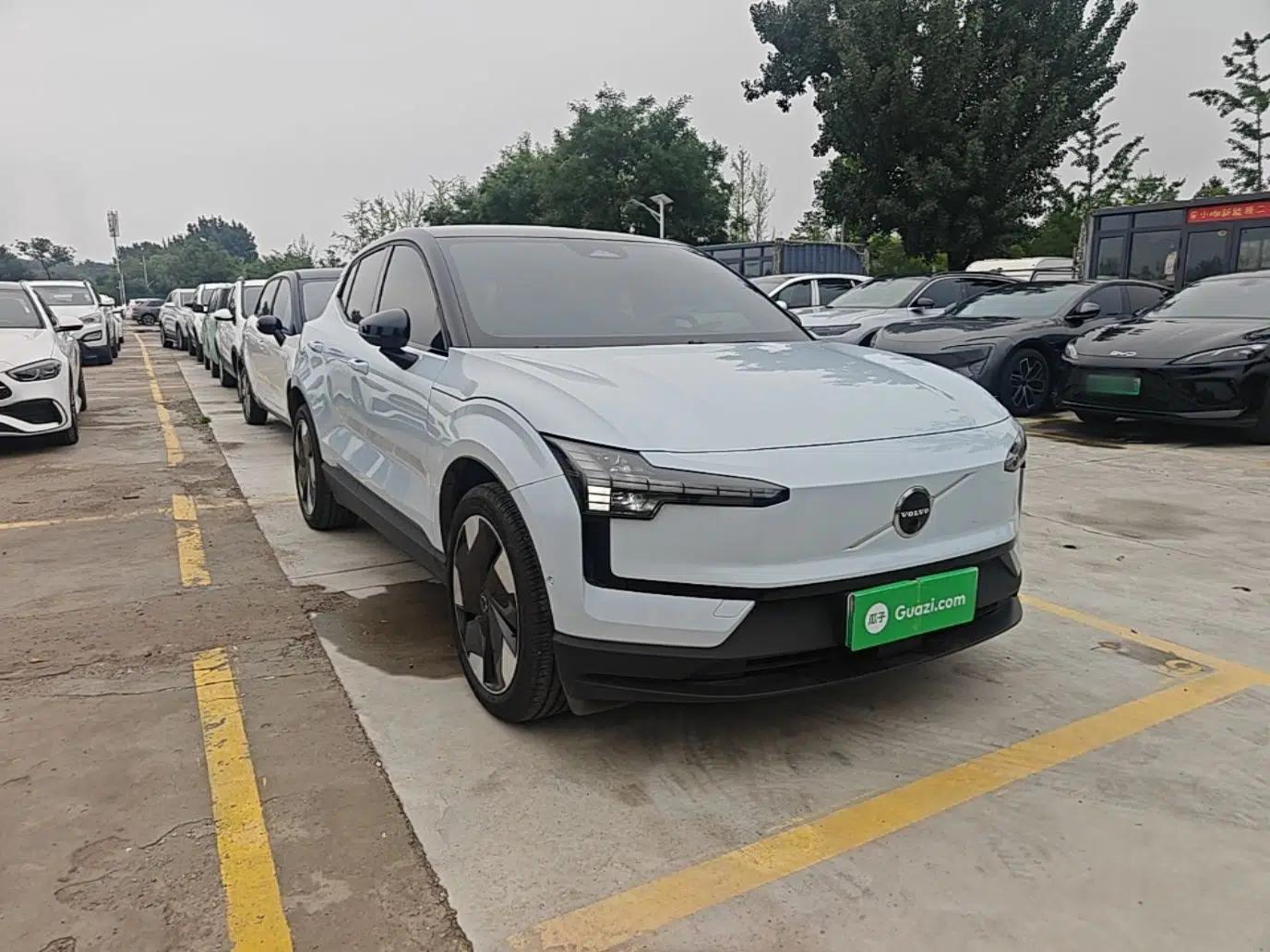 Volvo EX30 2025 Rear-Drive Long-Range Version Ultra — миниатюра 3