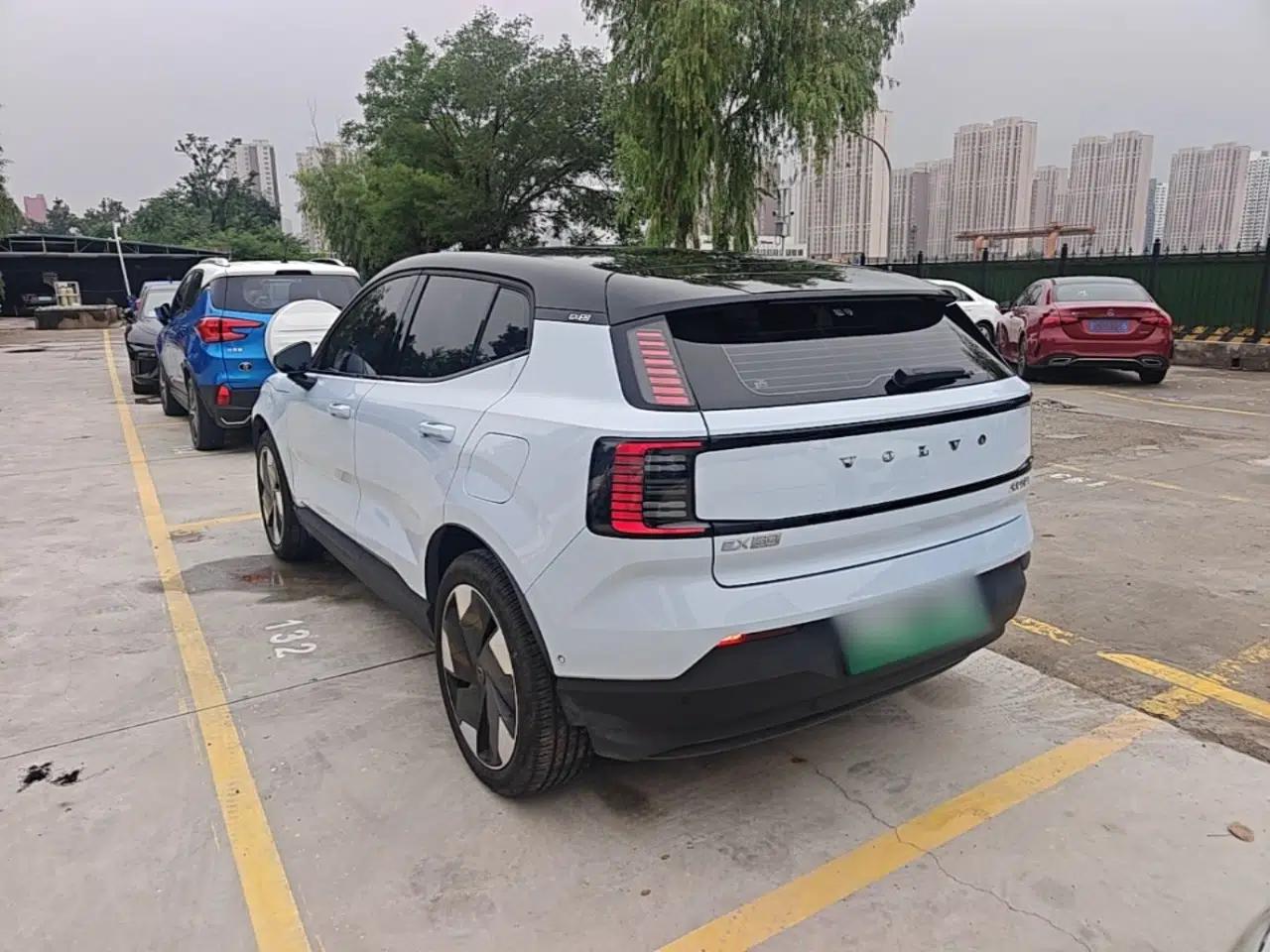 Volvo EX30 2025 Rear-Drive Long-Range Version Ultra — миниатюра 4