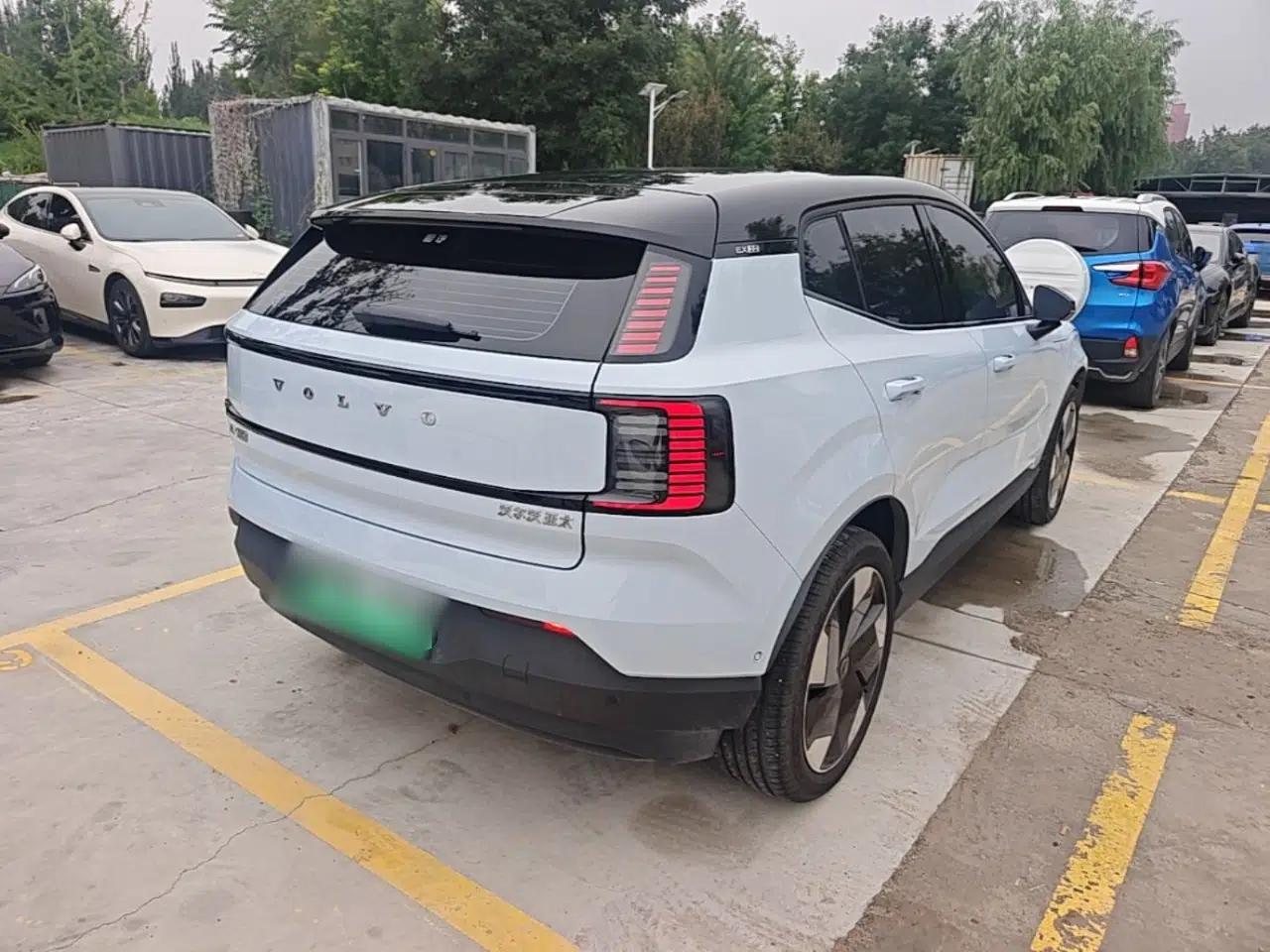 Volvo EX30 2025 Rear-Drive Long-Range Version Ultra — миниатюра 6