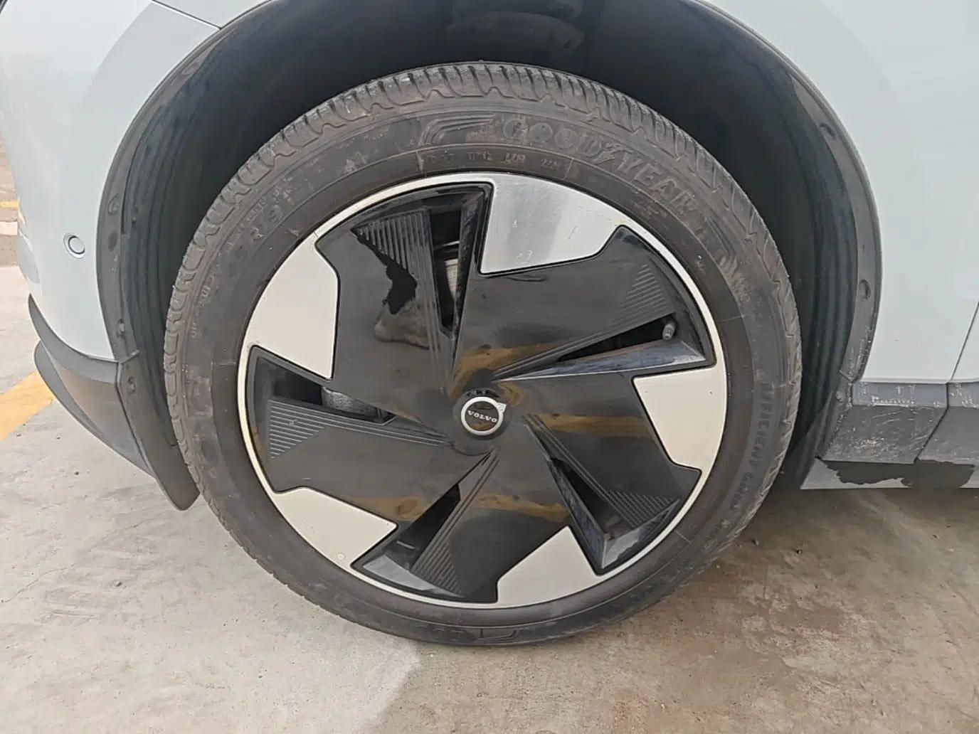 Volvo EX30 2025 Rear-Drive Long-Range Version Ultra — миниатюра 10