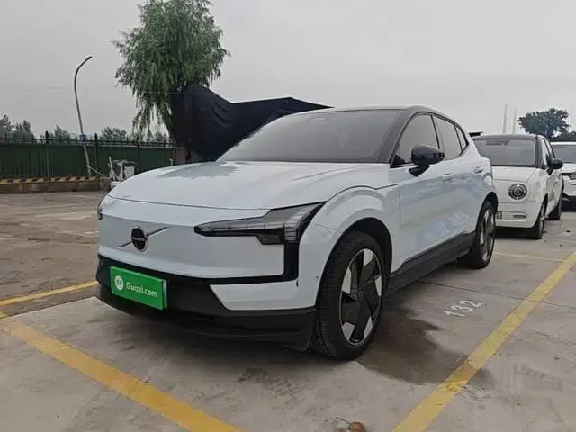 Volvo EX30 2025 Rear-Drive Long-Range Version Ultra