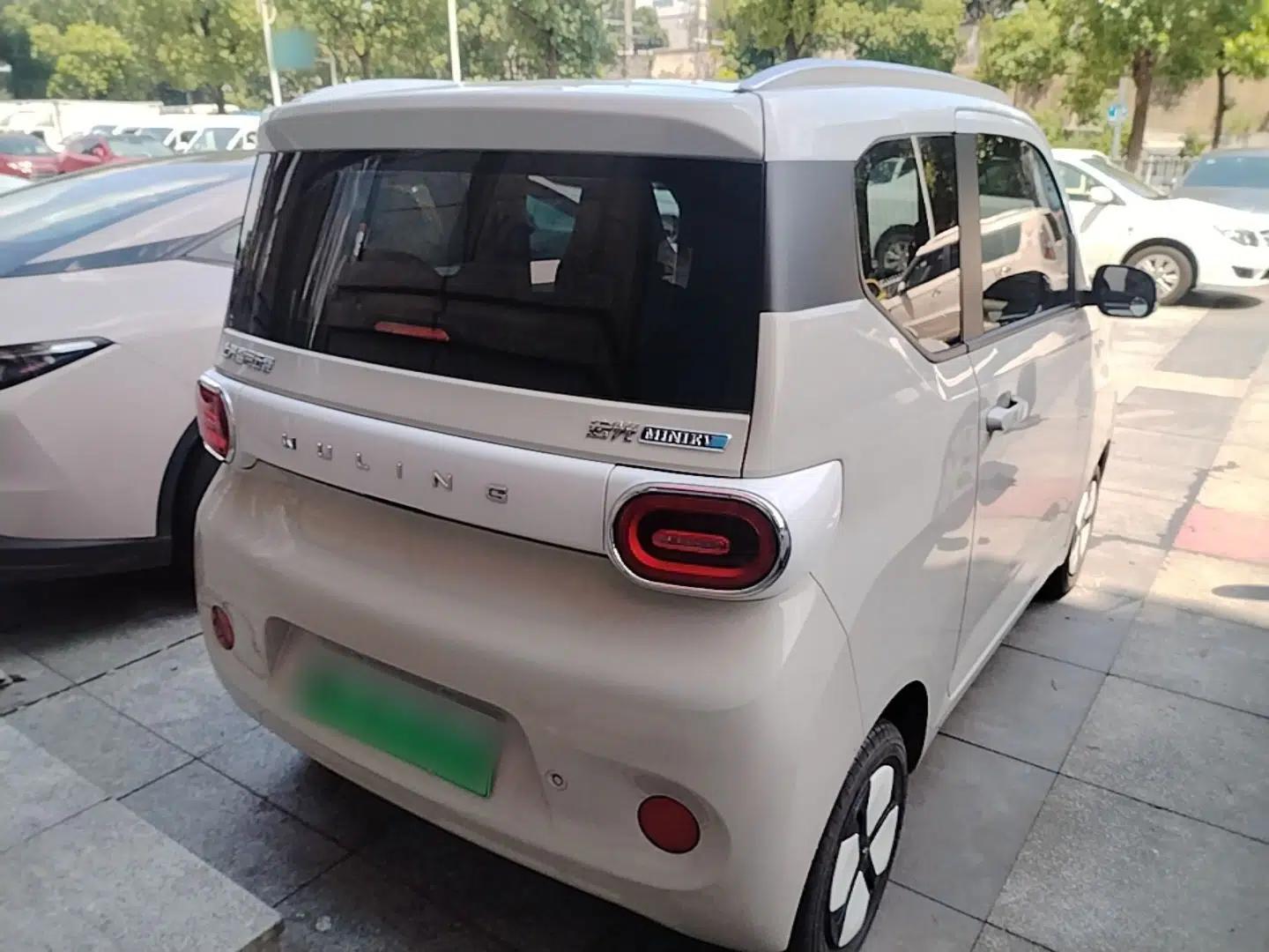 Wuling Hongguang MINIEV 2024 3rd Generation 215km Advanced Version — миниатюра 6