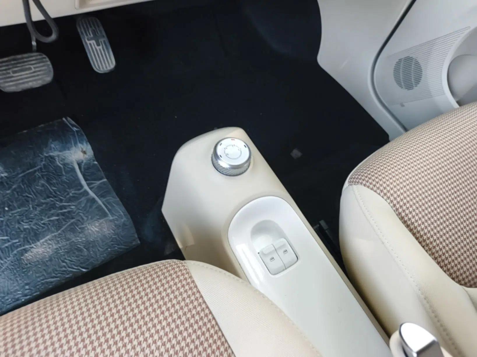 Wuling Hongguang MINIEV 2024 3rd Generation 215km Advanced Version — миниатюра 16