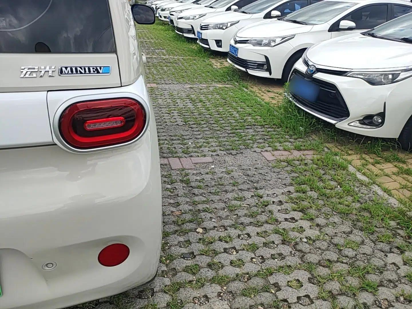 Wuling Hongguang MINIEV 2024 3rd Generation 215km Youth Edition — миниатюра 9
