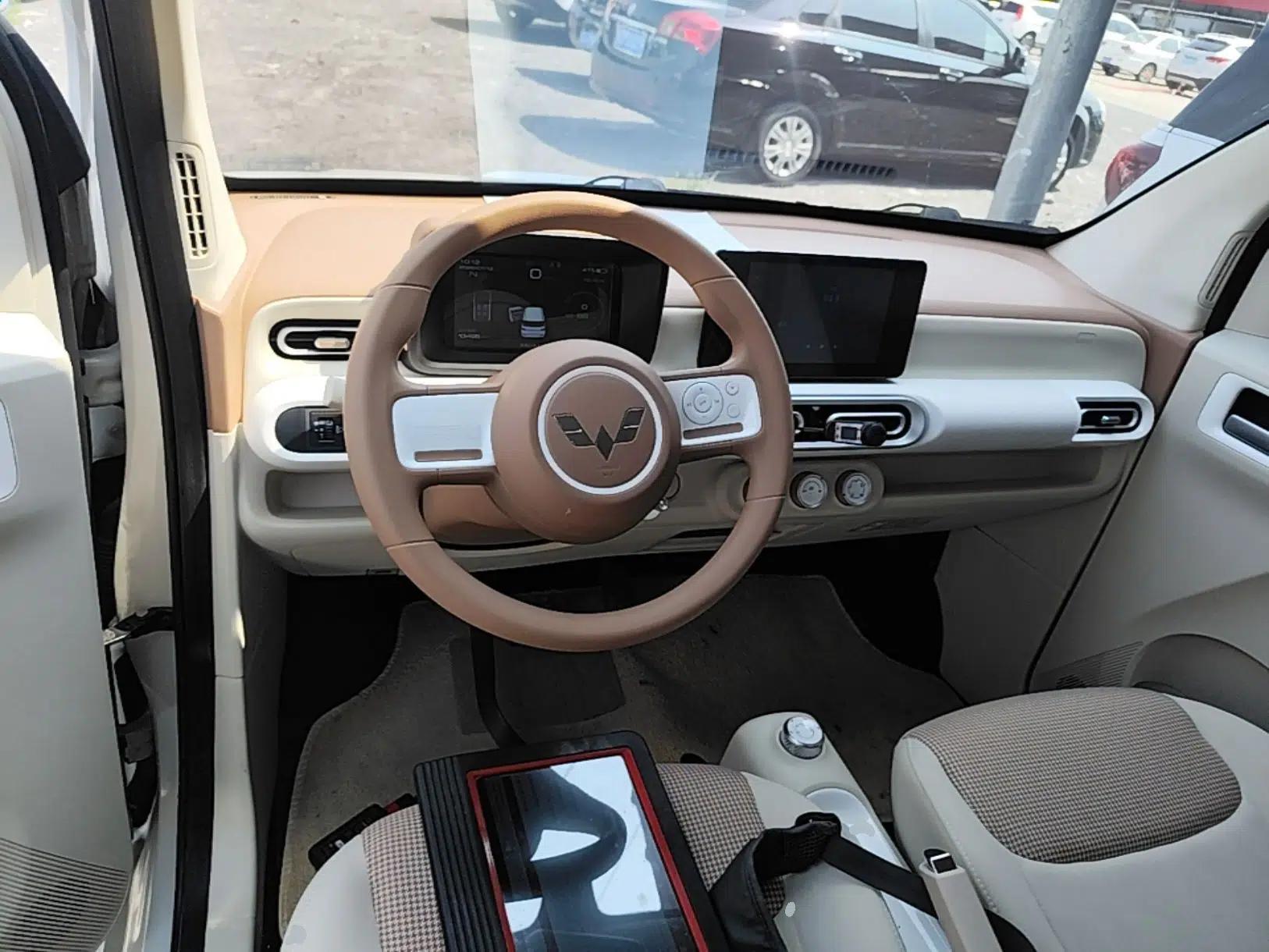 Wuling Hongguang MINIEV 2024 3rd Generation 215km Advanced Version — миниатюра 12