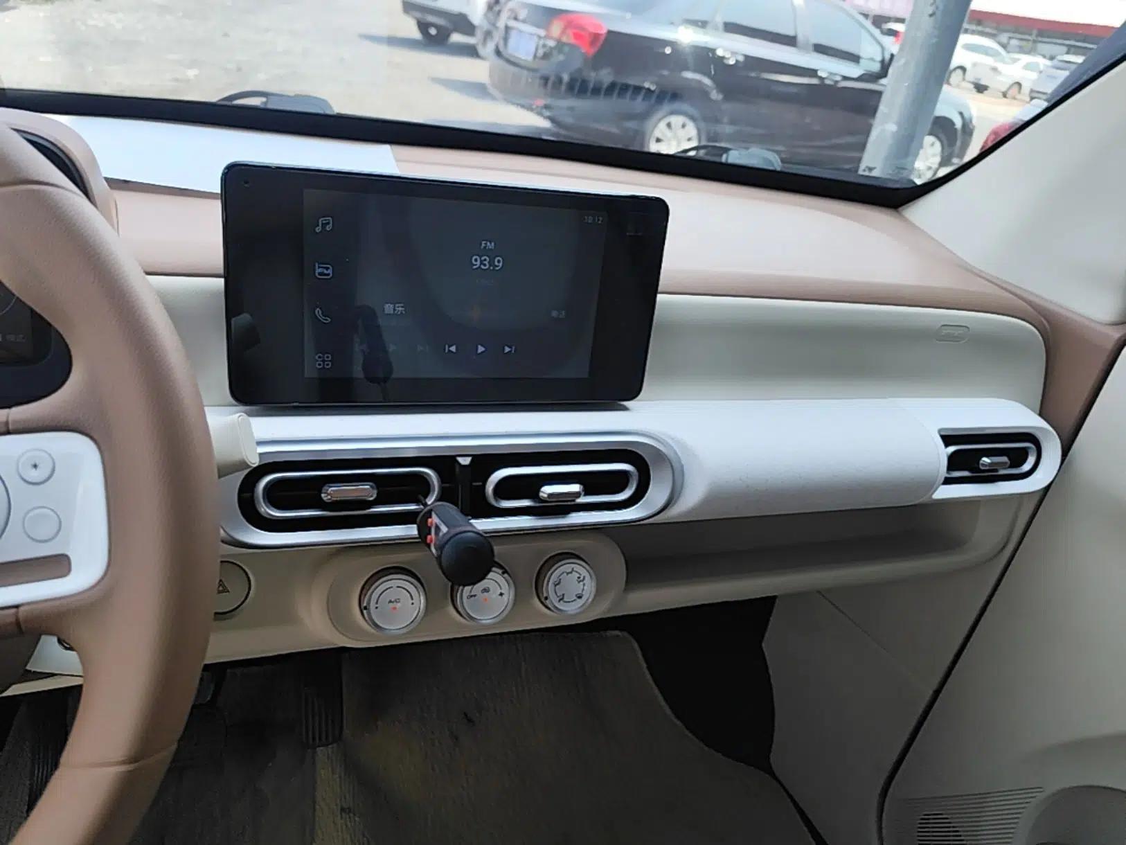 Wuling Hongguang MINIEV 2024 3rd Generation 215km Advanced Version — миниатюра 15