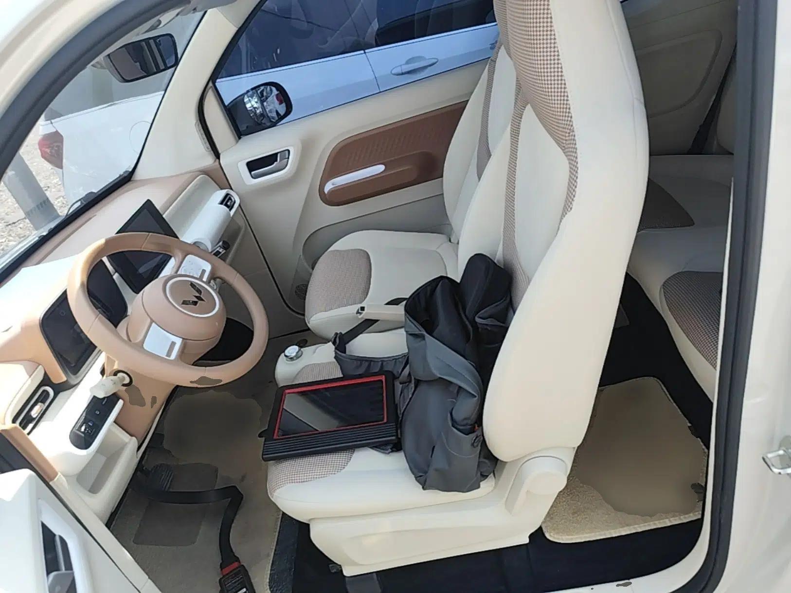 Wuling Hongguang MINIEV 2024 3rd Generation 215km Advanced Version — миниатюра 17