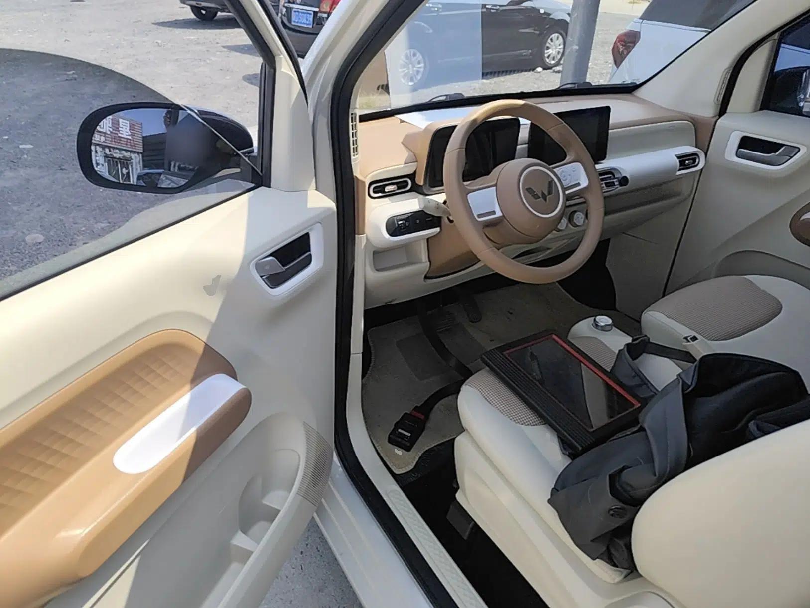 Wuling Hongguang MINIEV 2024 3rd Generation 215km Advanced Version — миниатюра 18