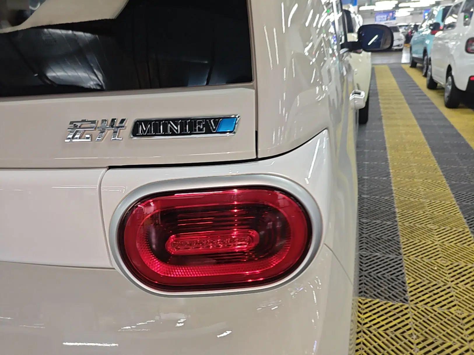 Wuling Hongguang MINIEV 2024 3rd Generation 215km Youth Edition — миниатюра 9
