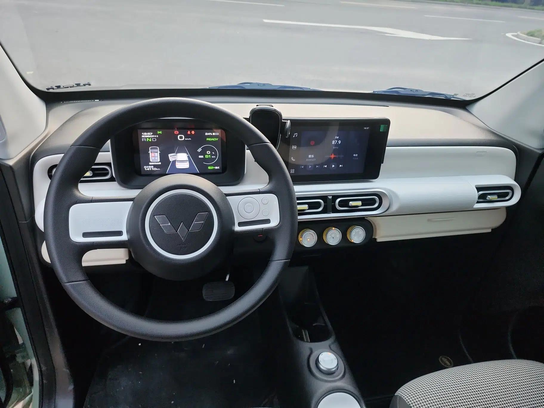 Wuling Hongguang MINIEV 2024 3rd Generation 215km Advanced Version — миниатюра 18