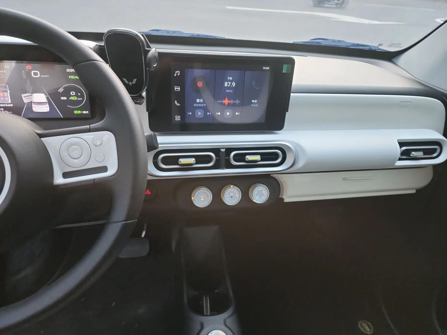 Wuling Hongguang MINIEV 2024 3rd Generation 215km Advanced Version — миниатюра 22