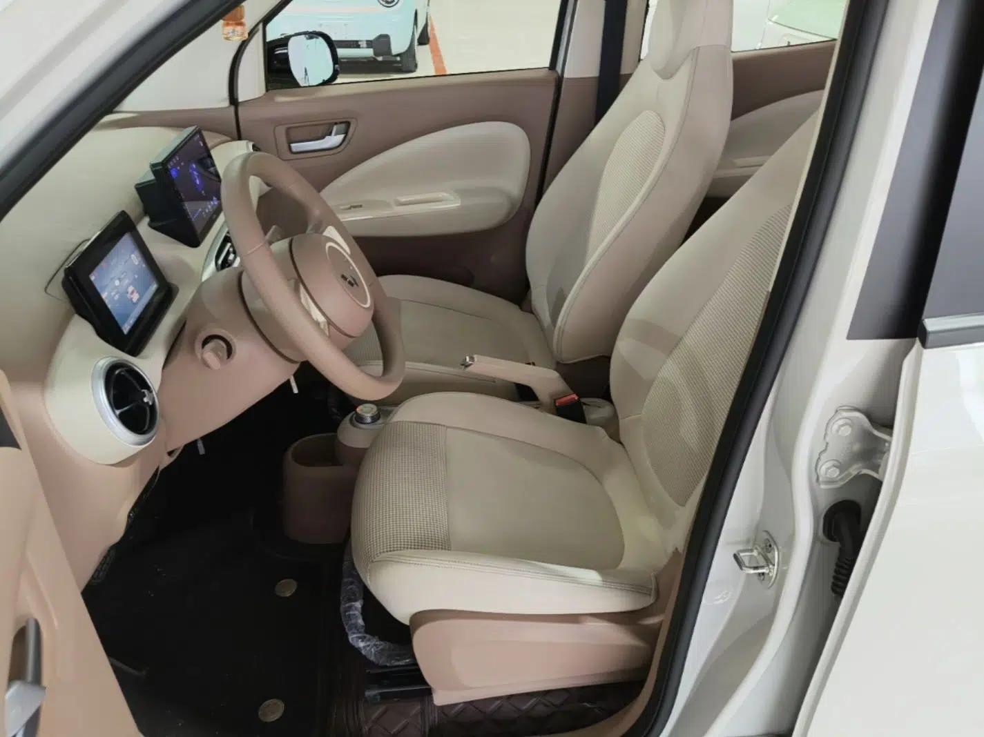 Wuling Hongguang MINIEV 2025 Four-Door Version Advanced Edition — миниатюра 17