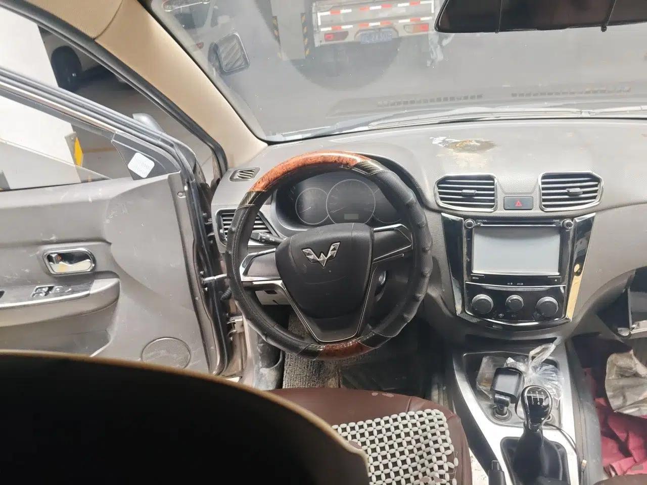 Wuling Hongguang 2015 1.5L S Basic Version China V Standard — миниатюра 10