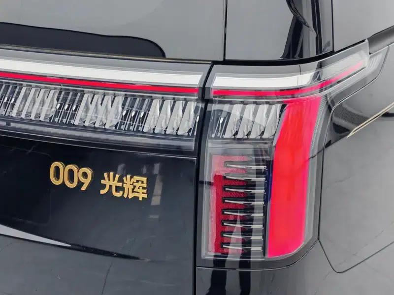 ZEEKR 009 2024 Glorious Edition 4WD 108kWh — миниатюра 4