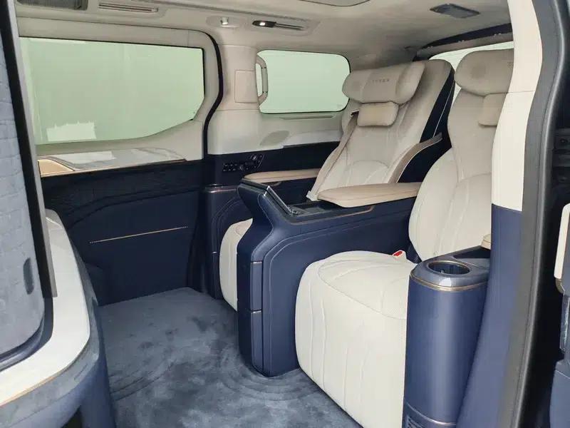 ZEEKR 009 2024 Glorious Edition 4WD 108kWh — миниатюра 8
