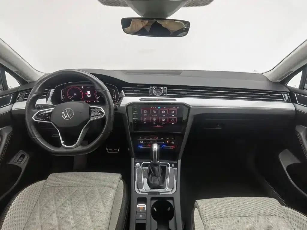 Volkswagen Magotan 2023 2 Millionth Unit Commemorative Edition 330TSI DSG Luxury — миниатюра 5
