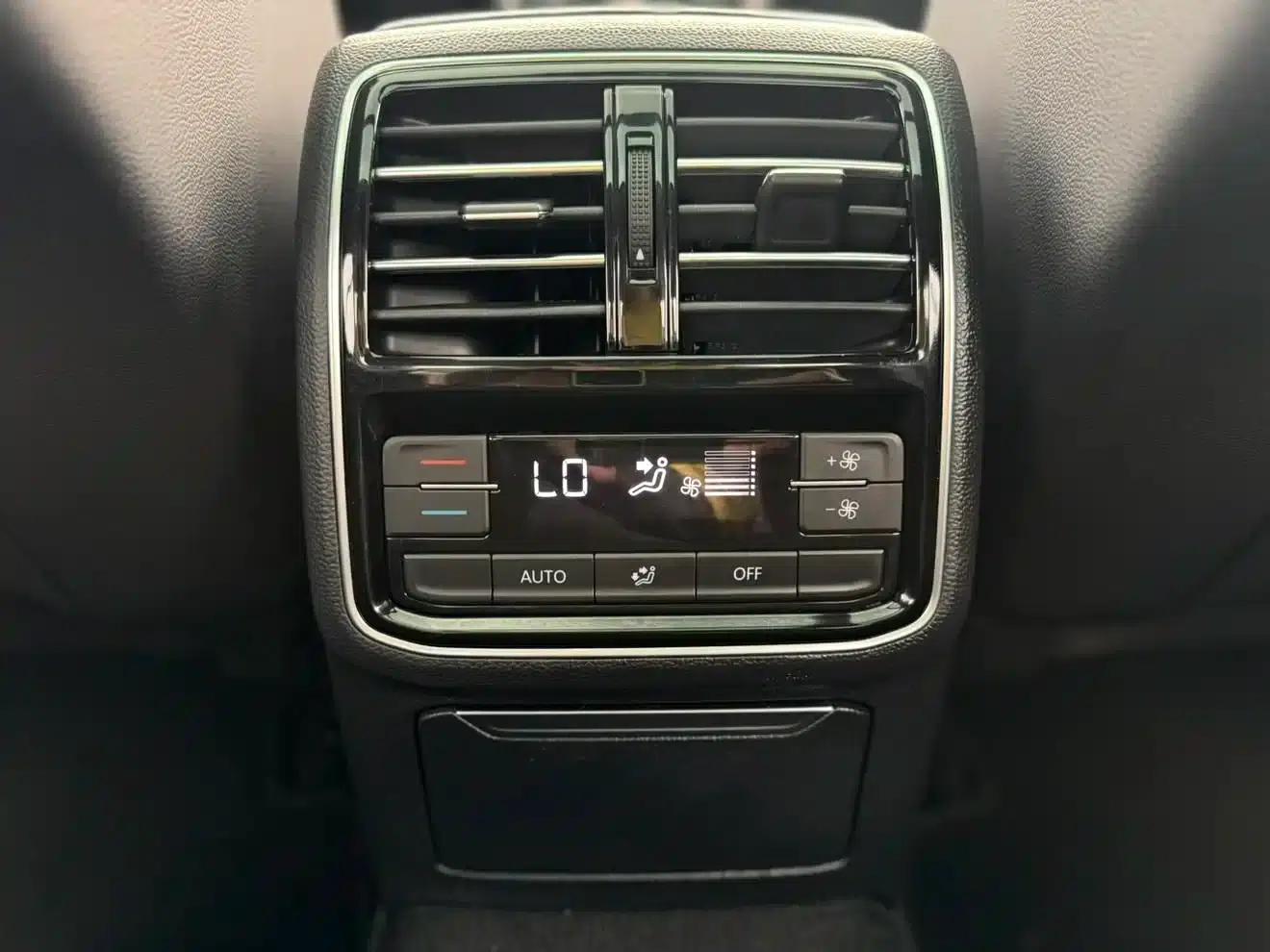 2018 Volkswagen Magotan 330TSI DSG Luxury — миниатюра 12