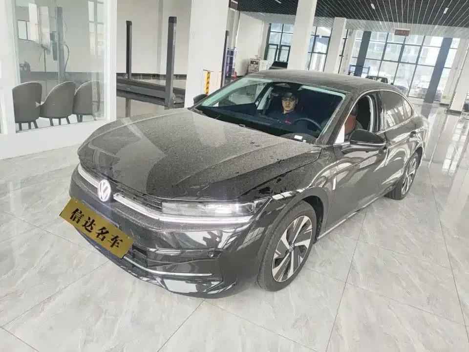 The 2024 Volkswagen Passat 300TSI DSG Premium Edition features a striking package. — миниатюра 1