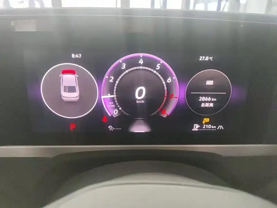 The 2024 Volkswagen Passat 300TSI DSG Premium Edition features a striking package. — миниатюра 5