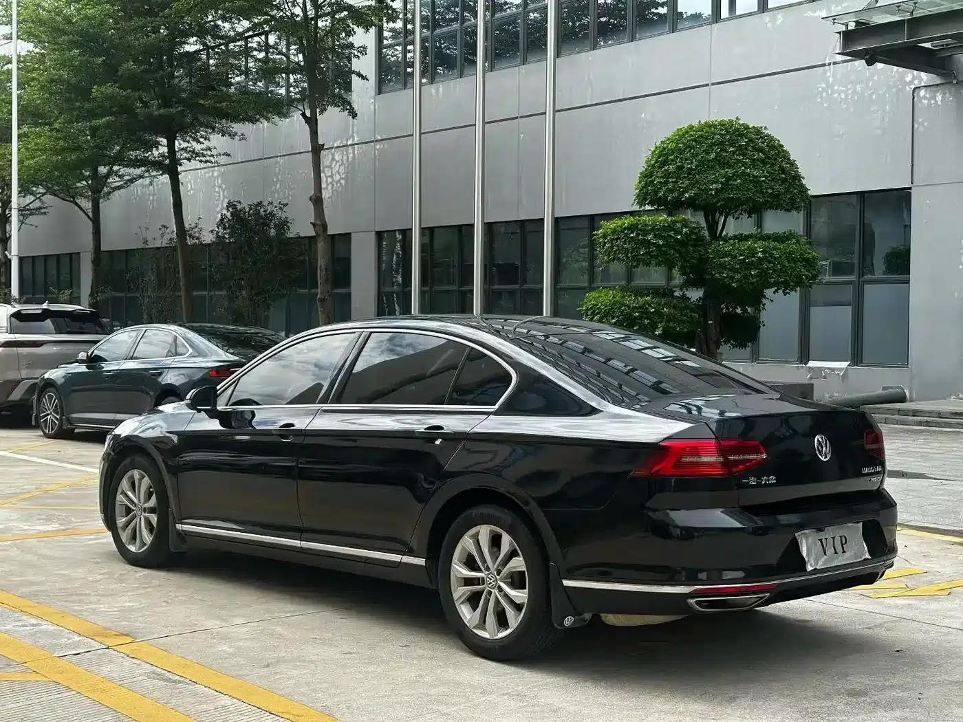 2017 Volkswagen Passat 380TSI DSG Luxury — миниатюра 6