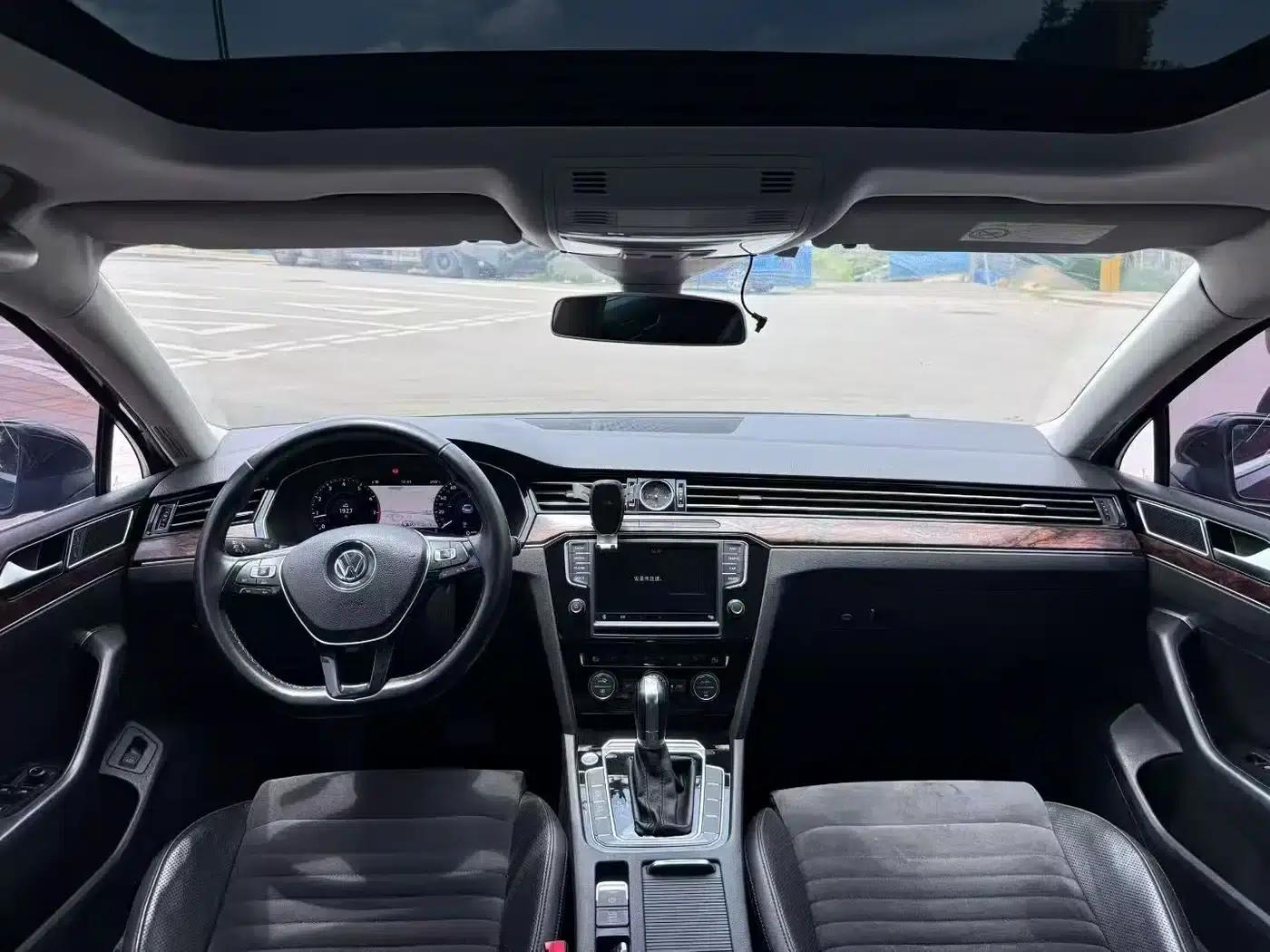 2017 Volkswagen Passat 330TSI DSG Premium — миниатюра 4
