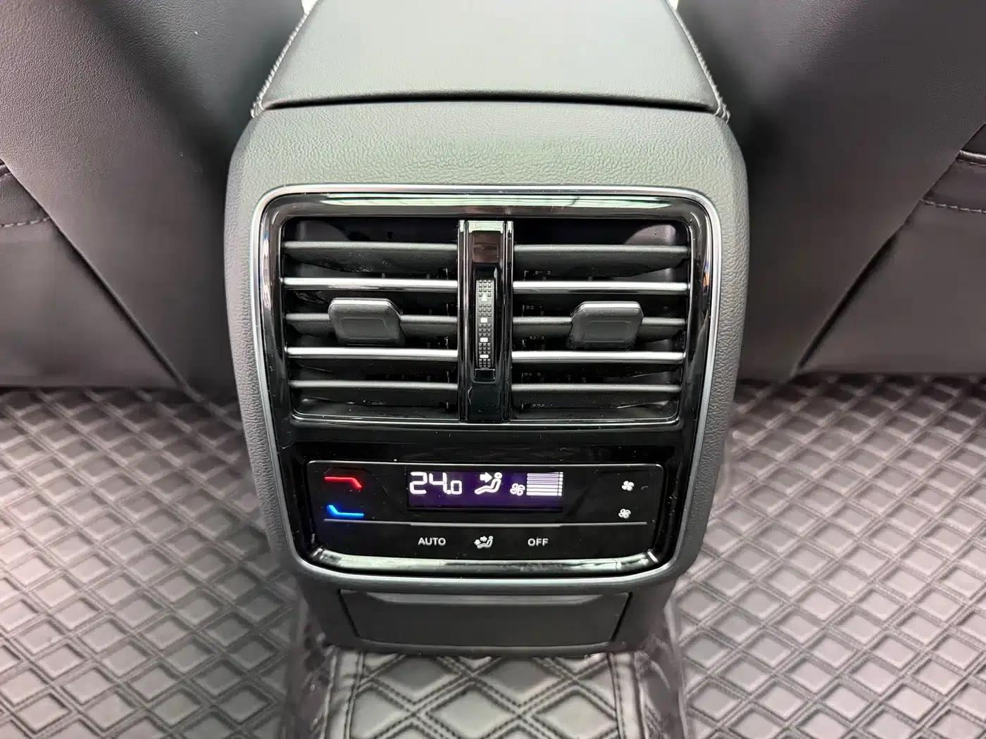 Magotan 2023 2 Millionth Unit Commemorative Edition 280TSI DSG Leading Model — миниатюра 16
