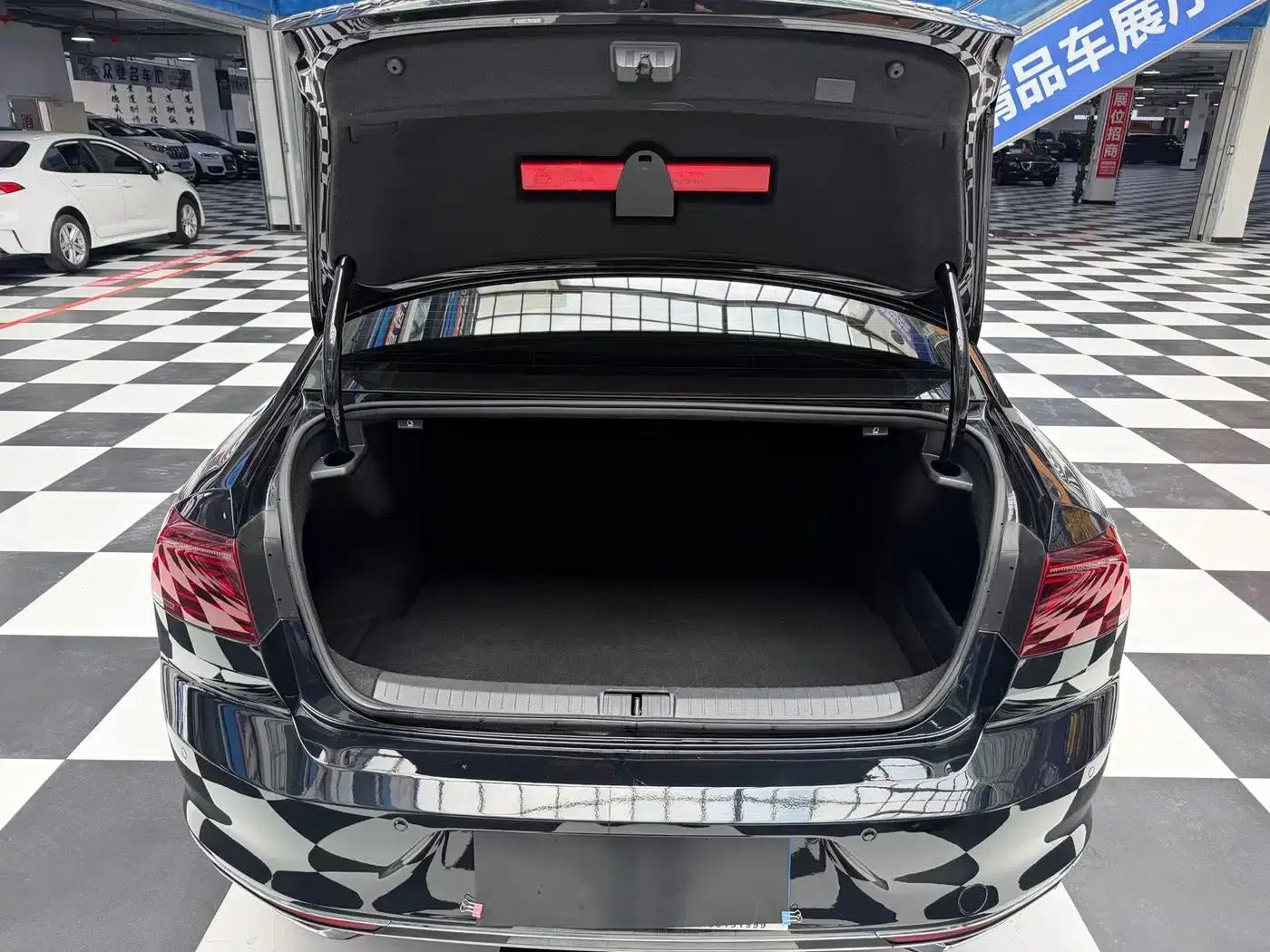 Magotan 2023 2 Millionth Unit Commemorative Edition 280TSI DSG Leading Model — миниатюра 18
