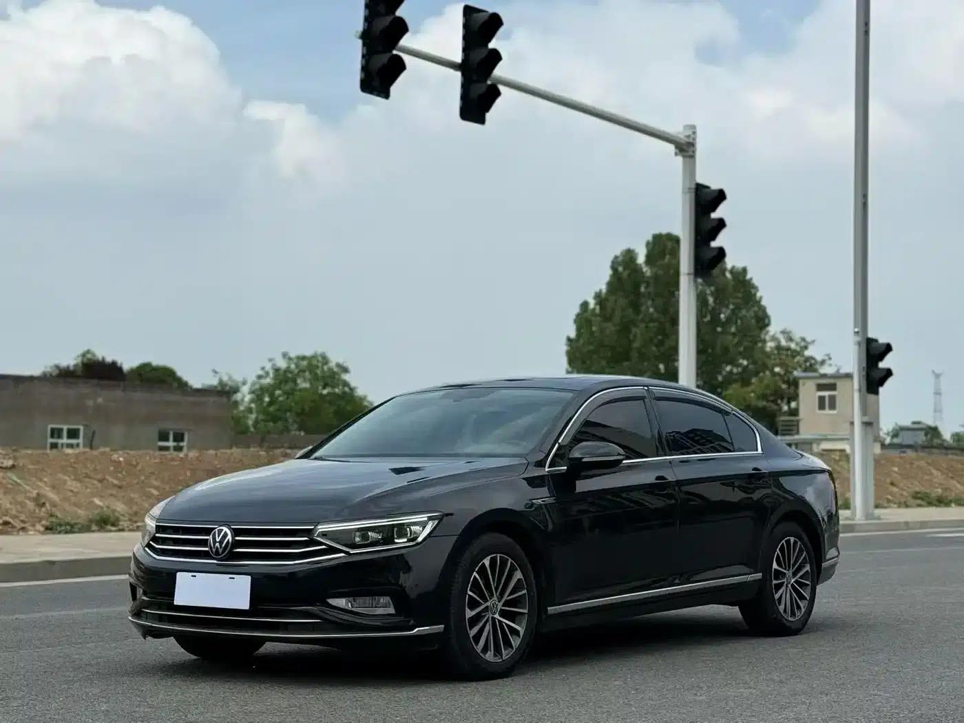 Volkswagen Passat 2021 330TSI DSG 30th Anniversary Edition — миниатюра 1