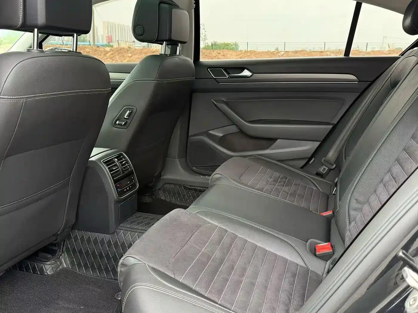 Volkswagen Passat 2021 330TSI DSG 30th Anniversary Edition — миниатюра 6