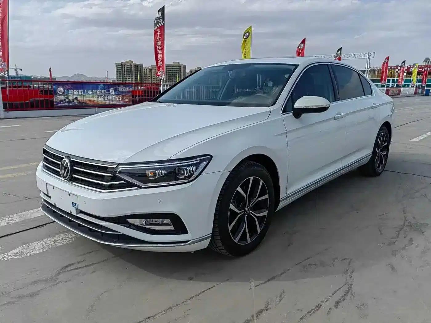 2020 Volkswagen Passat 330TSI DSG Leading Edition — миниатюра 1