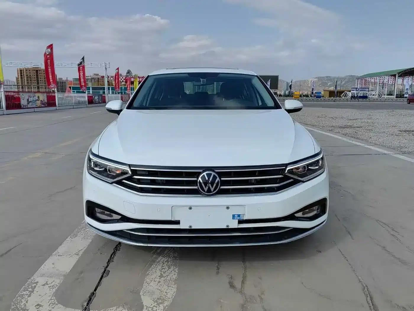 2020 Volkswagen Passat 330TSI DSG Leading Edition — миниатюра 2