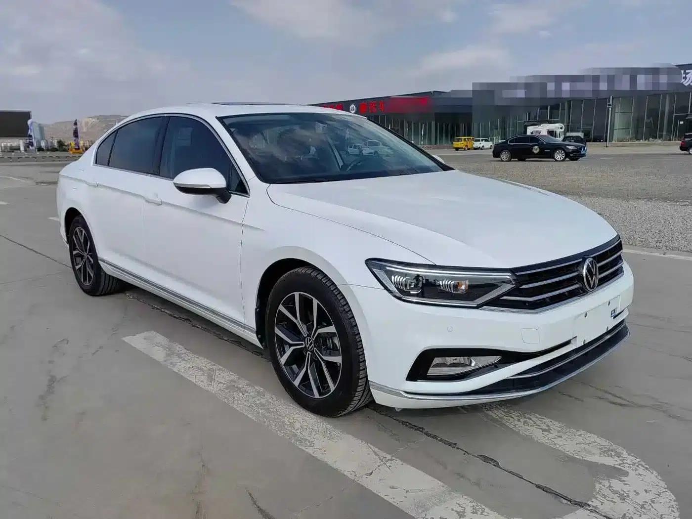 2020 Volkswagen Passat 330TSI DSG Leading Edition — миниатюра 3