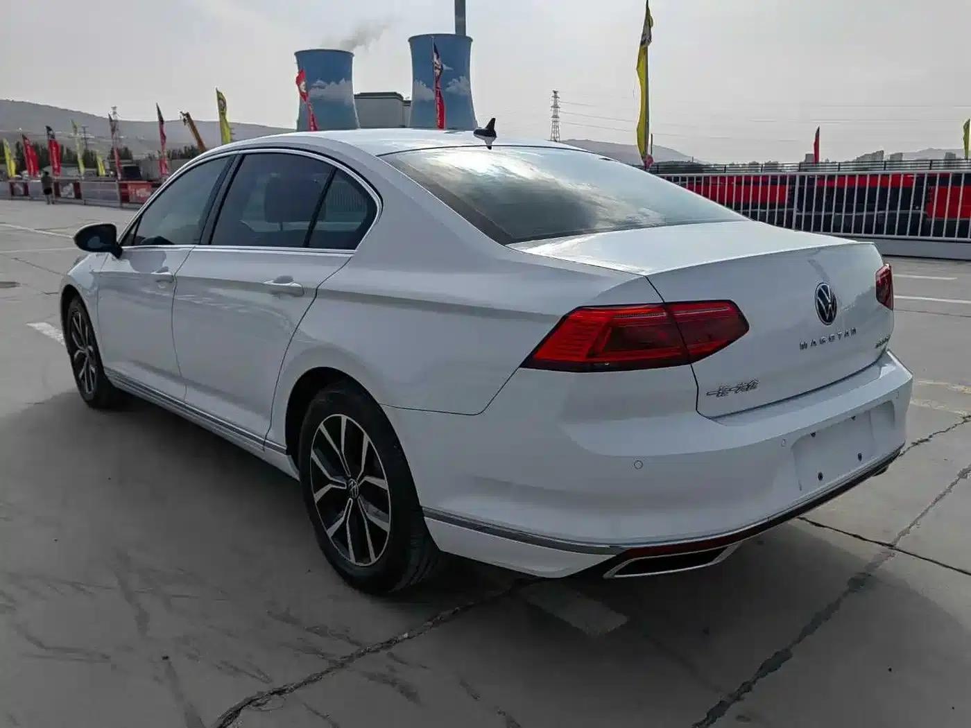 2020 Volkswagen Passat 330TSI DSG Leading Edition — миниатюра 4