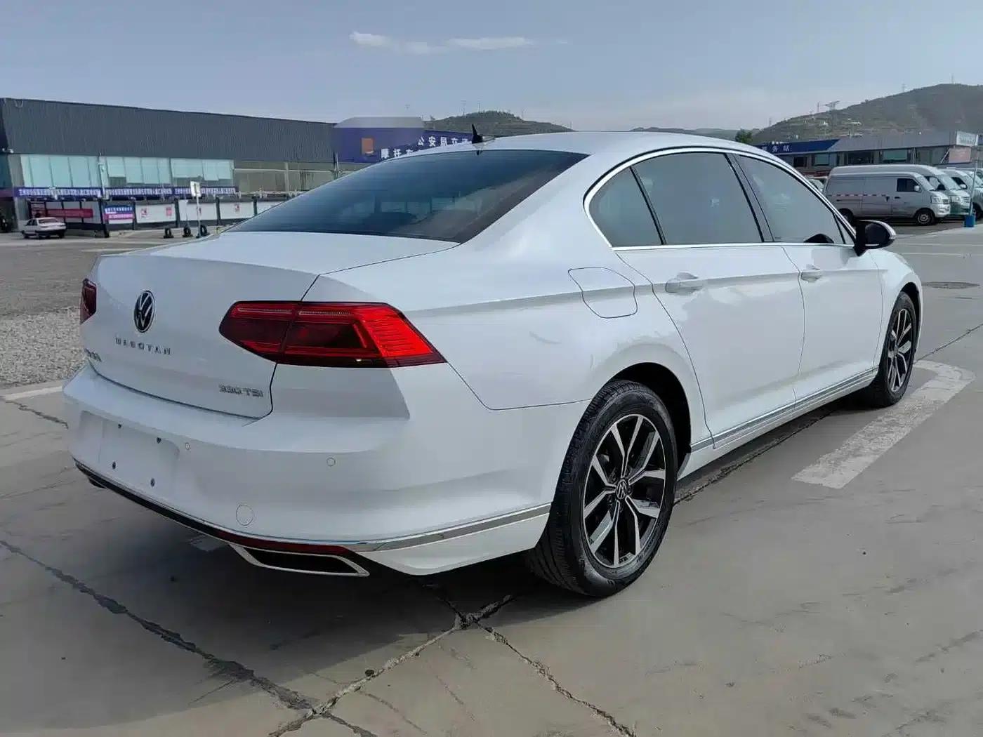 2020 Volkswagen Passat 330TSI DSG Leading Edition — миниатюра 6