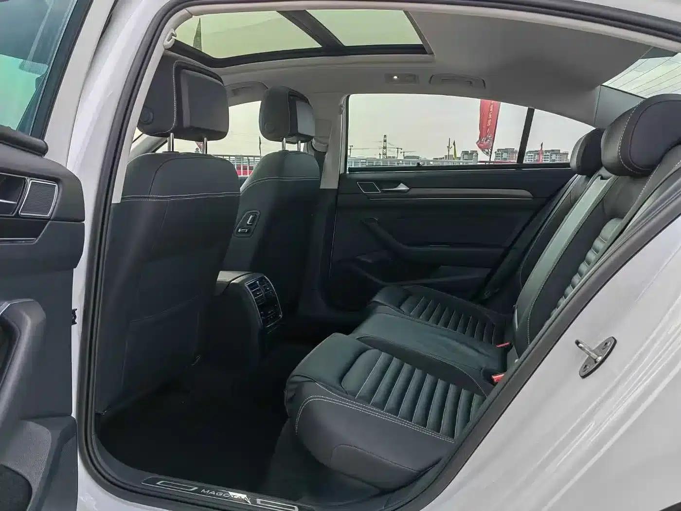 2020 Volkswagen Passat 330TSI DSG Leading Edition — миниатюра 9
