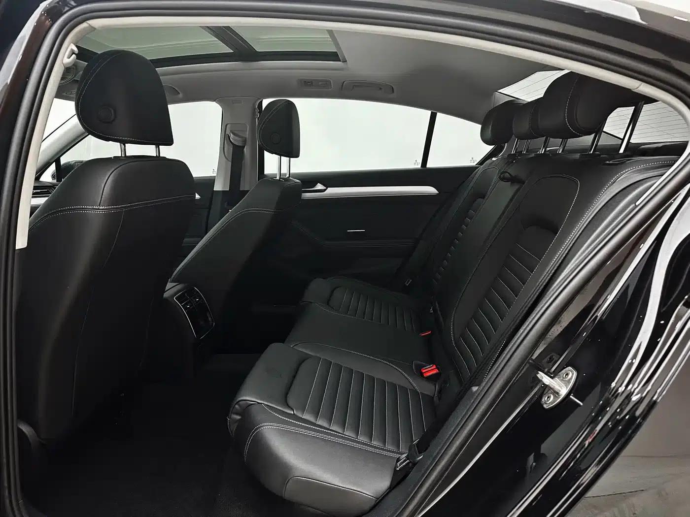 Volkswagen Magotan 2023 2 Millionth Unit Commemorative Edition 280TSI DSG Comfort Model — миниатюра 14