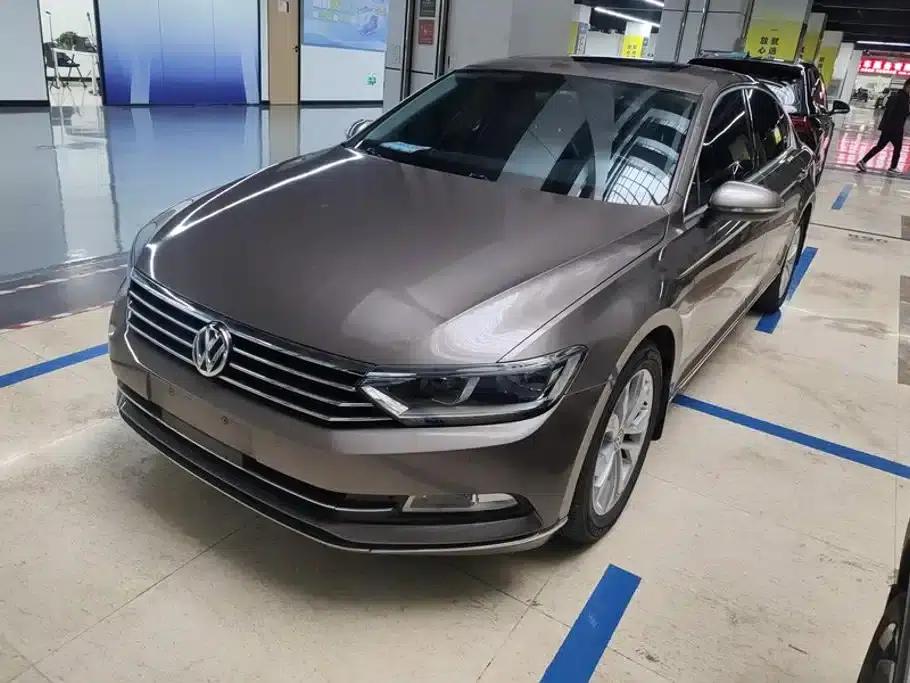 2017 Volkswagen Passat 330TSI DSG Luxury — миниатюра 1