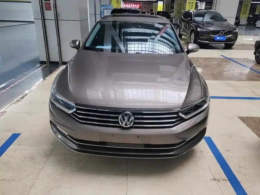 2017 Volkswagen Passat 330TSI DSG Luxury — миниатюра 2