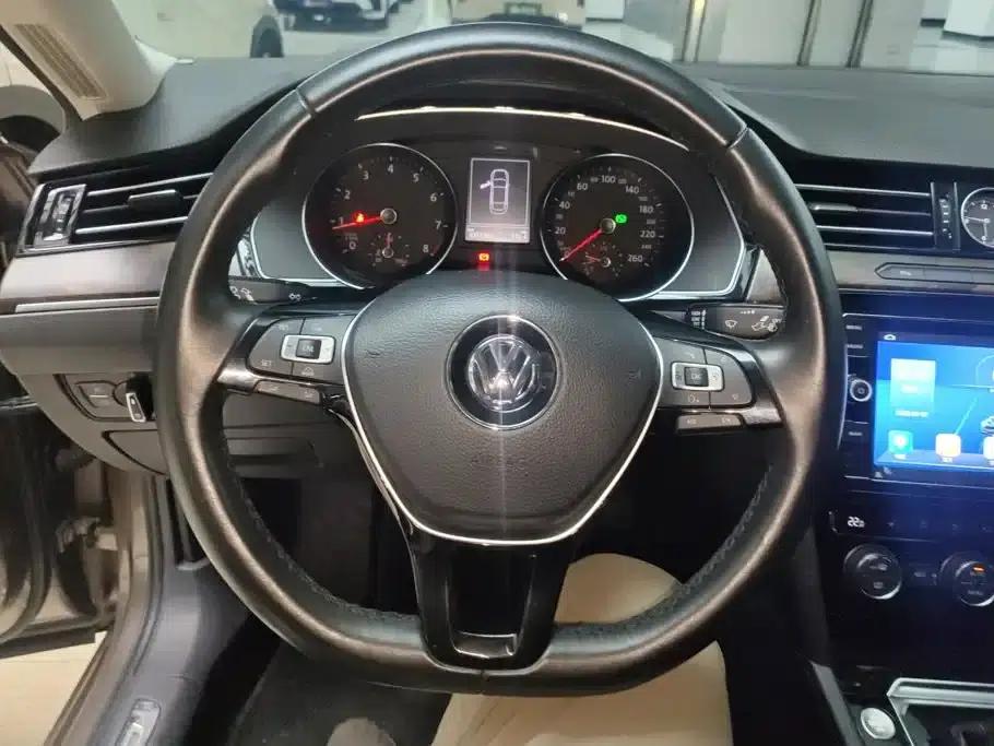 2017 Volkswagen Passat 330TSI DSG Luxury — миниатюра 15