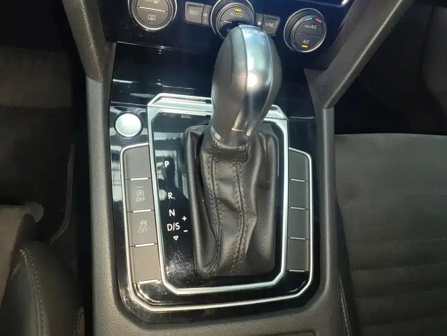 2017 Volkswagen Passat 330TSI DSG Luxury — миниатюра 16