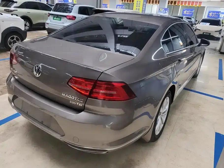 2017 Volkswagen Passat 330TSI DSG Luxury — миниатюра 3