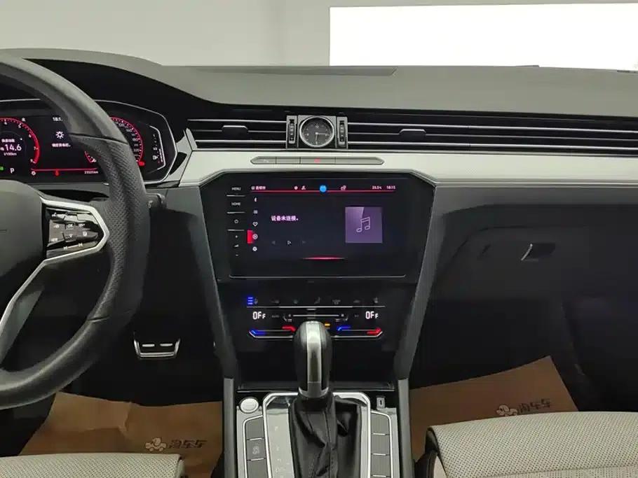 Volkswagen Magotan 2023 2 Millionth Unit Commemorative Edition 330TSI DSG Luxury — миниатюра 13