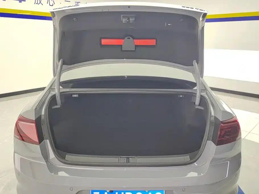 Volkswagen Magotan 2023 2 Millionth Unit Commemorative Edition 330TSI DSG Luxury — миниатюра 4