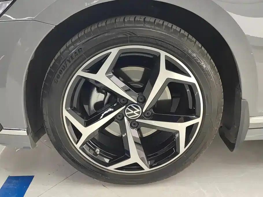 Volkswagen Magotan 2023 2 Millionth Unit Commemorative Edition 330TSI DSG Luxury — миниатюра 6