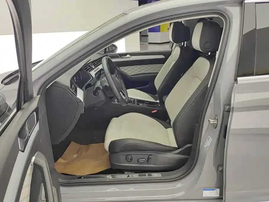 Volkswagen Magotan 2023 2 Millionth Unit Commemorative Edition 330TSI DSG Luxury — миниатюра 9