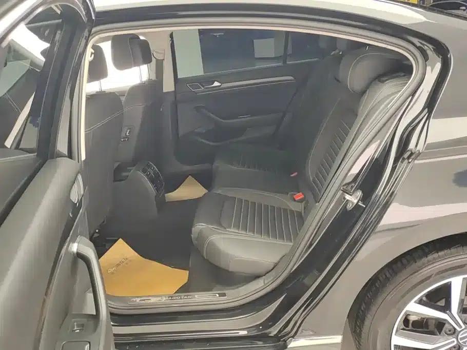 2020 Volkswagen Passat 330TSI DSG Leading Edition — миниатюра 11