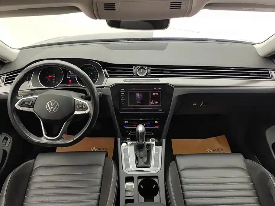 2020 Volkswagen Passat 330TSI DSG Leading Edition — миниатюра 12