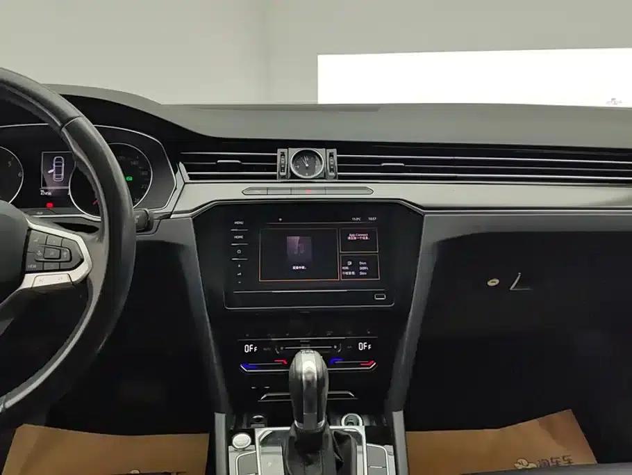 2020 Volkswagen Passat 330TSI DSG Leading Edition — миниатюра 13