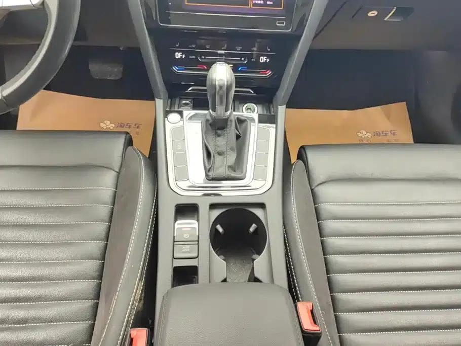 2020 Volkswagen Passat 330TSI DSG Leading Edition — миниатюра 16