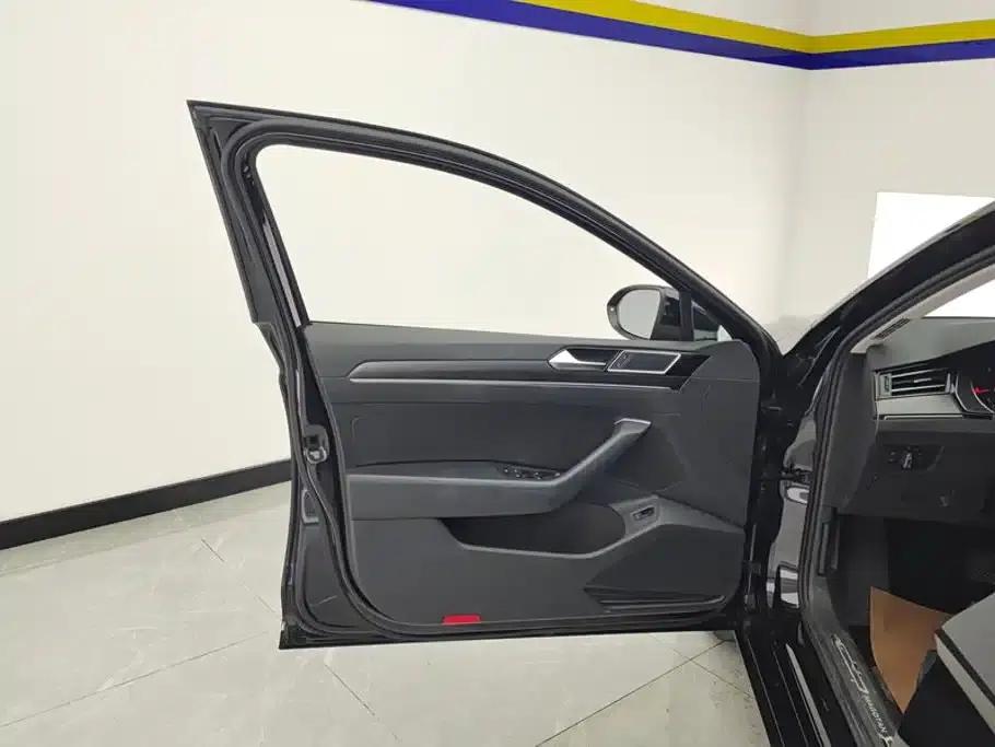 2020 Volkswagen Passat 330TSI DSG Leading Edition — миниатюра 7